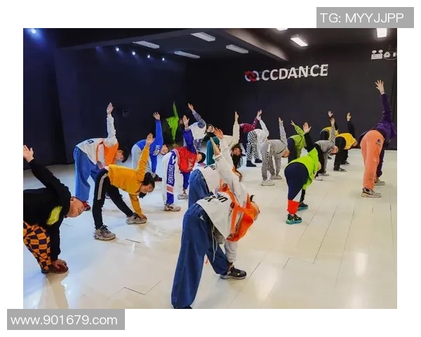 深圳街舞队的整体压制现象解析与深度剖析街舞文化的影响与发展